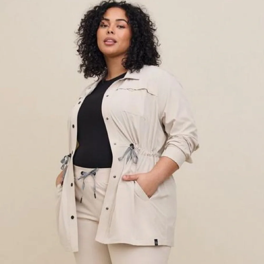Torrid Happy Camper Stretch Woven Anorak Jacket - Size 26 (4)